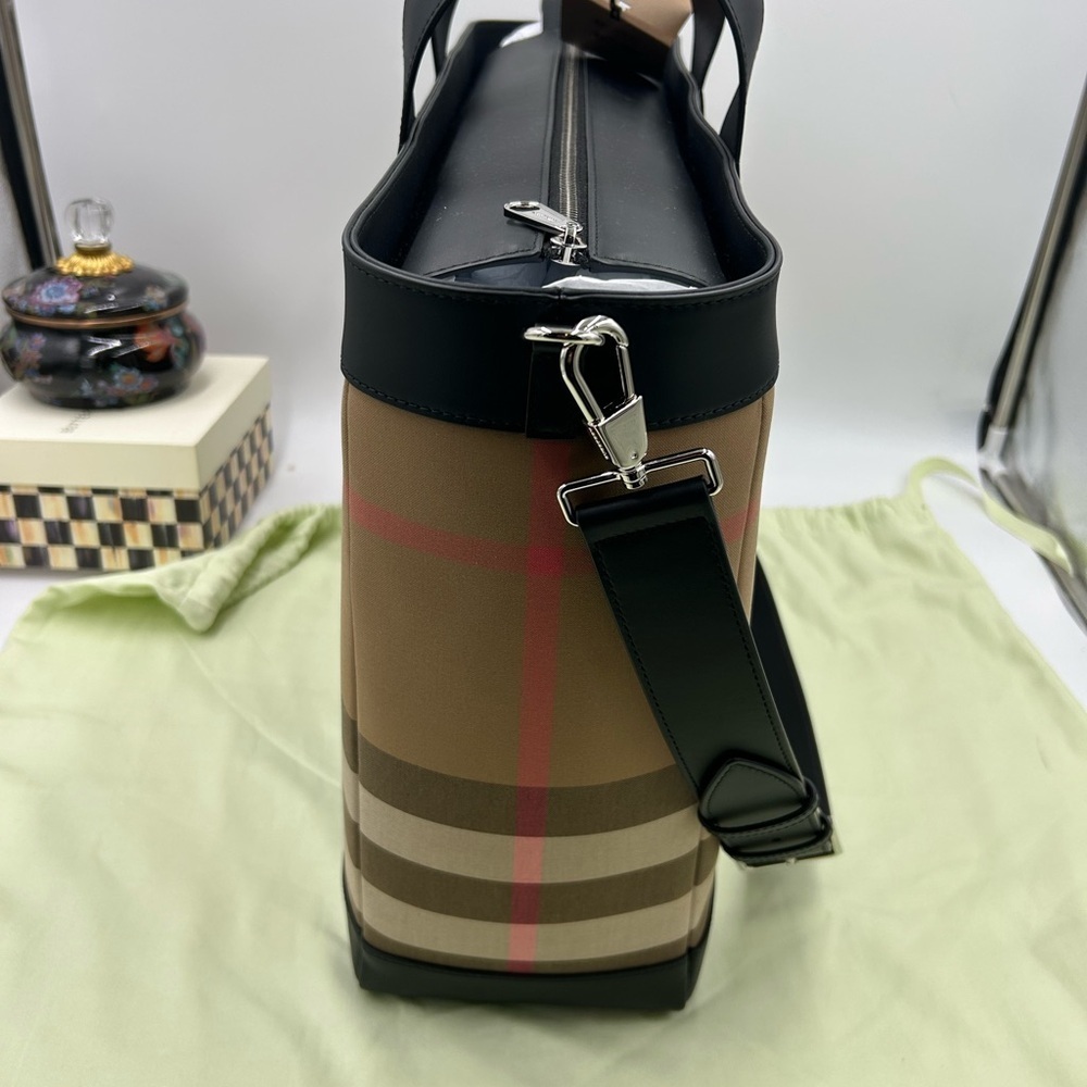 Women's Burberry Ormond giant leather check tote bag made in Italy NWT - Picture 7 of 14